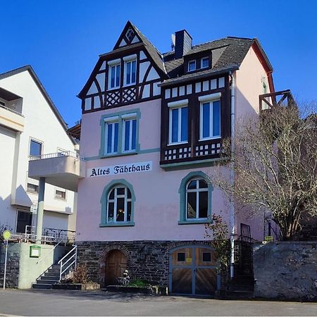 Hotel Gaestehaus Im Alten Faehrhaus Cochem Exterior foto