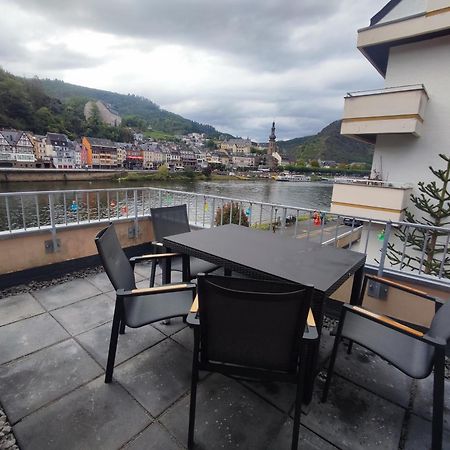 Hotel Gaestehaus Im Alten Faehrhaus Cochem Exterior foto