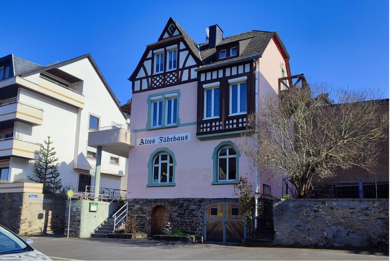 Hotel Gaestehaus Im Alten Faehrhaus Cochem Exterior foto